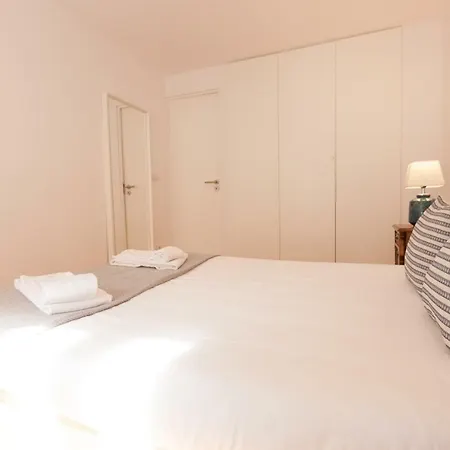 Moniz Blue One-bedroom - By Lu Holidays Апартаменты